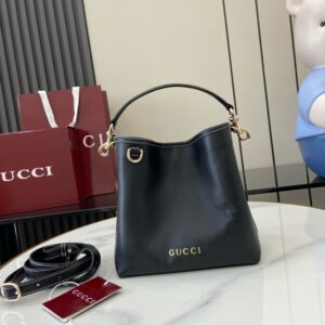 GUCCI ♪ GGエンブレム ミニ バケットバッグ 815118AAEC
