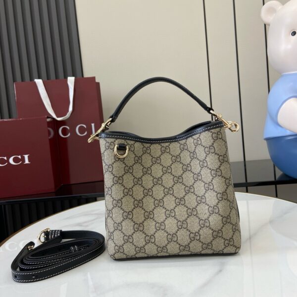 GUCCI ♪ GGエンブレム ミニ バケットバッグ 815118AAEC - 画像 (3)