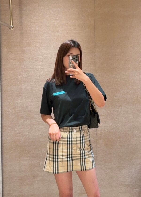 Burberryバーバリープルダウンプリント半袖Tシャツ154746 - 画像 (2)