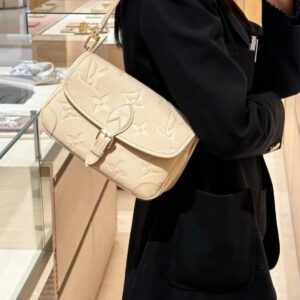 M13231【大人気♪】25 SS（春夏）ショルダーバッグ☆免税品質